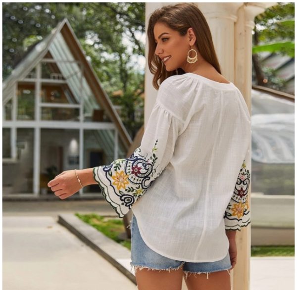 ⁦Women's  Embroidered V-neck Shirt⁩ - الصورة ⁦2⁩