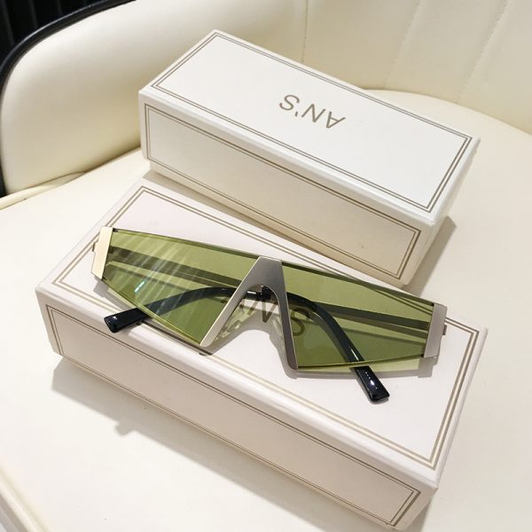 ⁦Super Cool Triangle Sunglasses Men And Women Trendy Hip Hop⁩ - الصورة ⁦2⁩