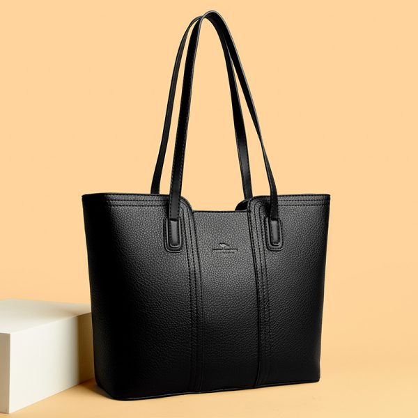 ⁦Women's Shoulder Bag Fashion Simple High Capacity Waterproof Totes Handbags Designer⁩ - الصورة ⁦5⁩