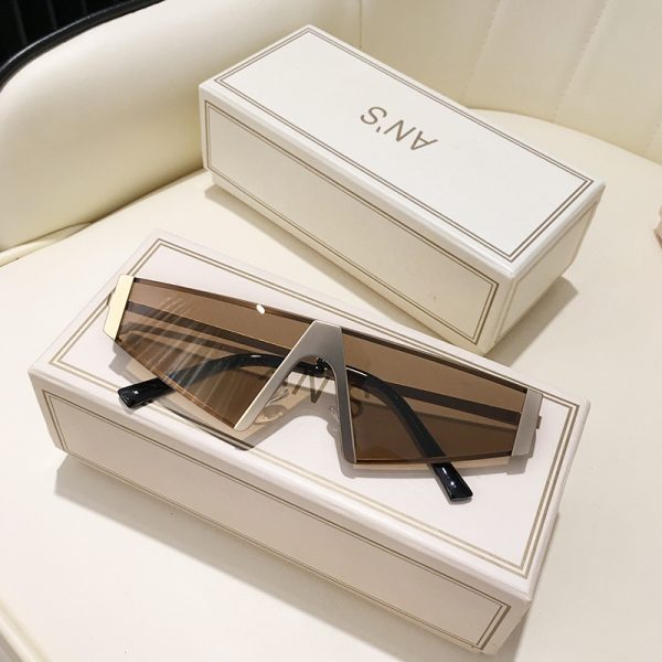 ⁦Super Cool Triangle Sunglasses Men And Women Trendy Hip Hop⁩ - الصورة ⁦5⁩