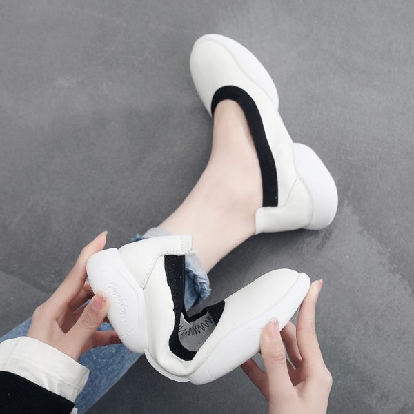 ⁦Women's Leather Low-cut Non-slip Soft Bottom Casual Flat Shoes⁩ - الصورة ⁦3⁩
